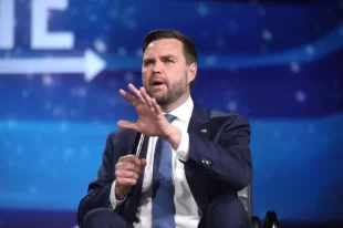 Вэнс допустил, что может задуматься над выдвижением на пост президента США