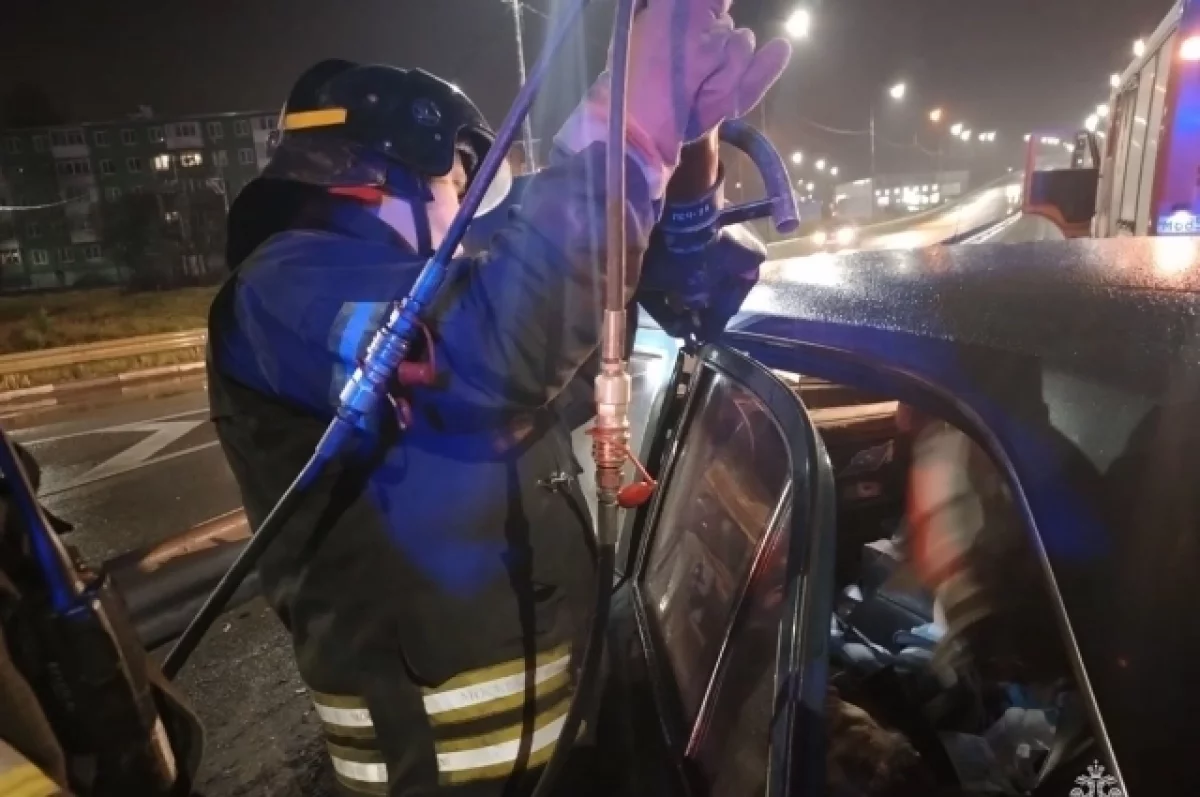 В Тульской области 13 ноября спасатели потушили автомобиль