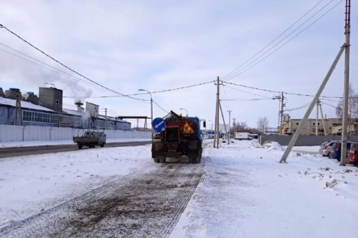Дорожники Барнаула вышли на борьбу с гололедом