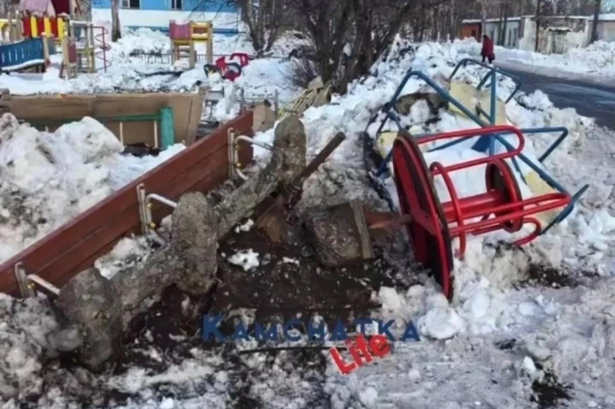 На Камчатке прокуратура проверит законность сноса детской площадки