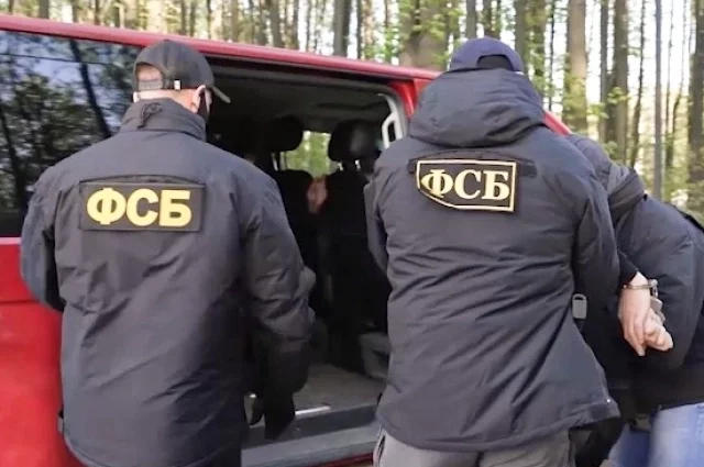 ФСБ сообщает, что украинские спецслужбы планировали подорвать одного из членов высшего руководства России у могилы родственников на Троекуровском кладбище. 