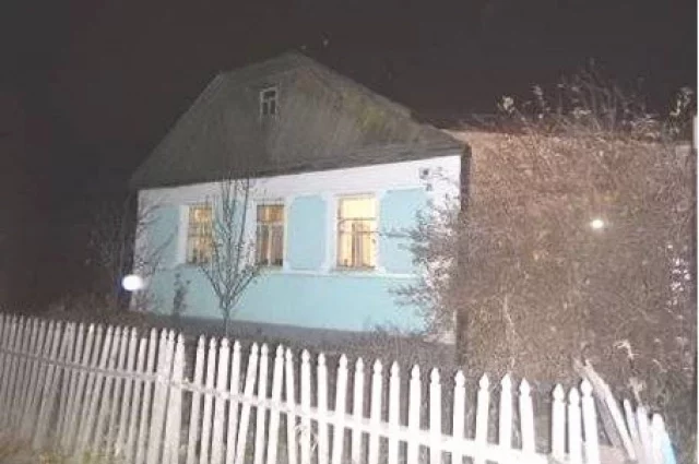 Мужчина жил с матерью в этом частном доме