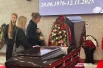 Попрощаться с Миковым пришли его родные.