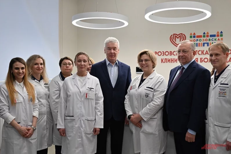 В понедельник, 17 ноября, мэр Москвы Сергей Собянин открыл в недавно открытых после реконструкции корпусах Морозовской детской больницы Центр ранней помощи, который будет специализироваться на помощи младенцам, рожденным с осложнениями.