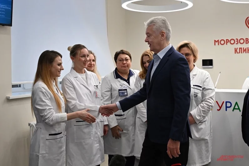 Корпуса №15 и №16 открыли в Морозовской детской больнице после реставрации. Один из корпусов передали Центру ранней помощи, где будут лечить и реабилитировать недоношенных и детей, рожденных с патологиями.