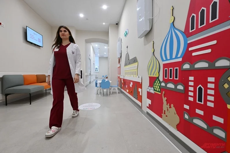 В больнице работают более 3,2 тысячи человек, в том числе 967 врачей 30 различных профилей.