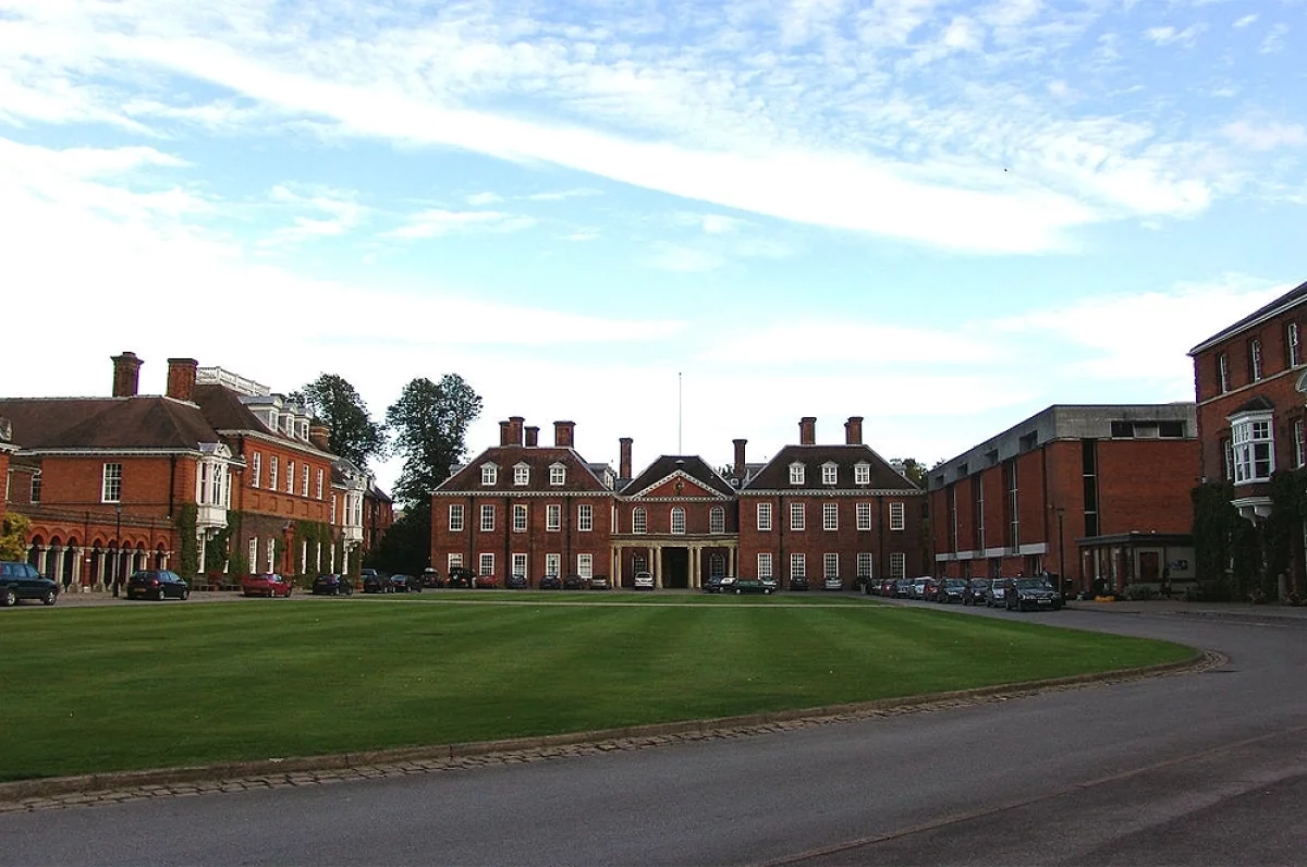 
 Британский олдскул. Учитель физики из школы Кейт Миддлтон найден мертвым    