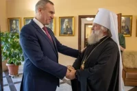 Губернатор и митрополит поздравили друг друга с наградой. 