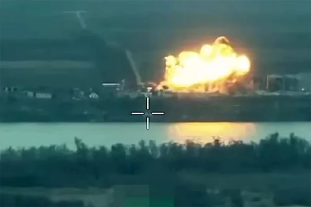 Практически ежедневно военкоры в своих Telegram-каналах выкладывают видео российских ударов авиабомбами по целям ВСУ на передовой.