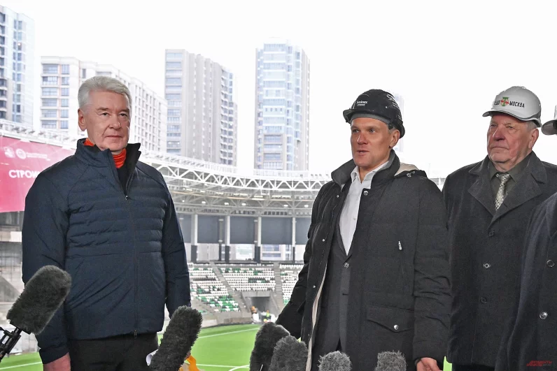 Сергей Собянин осмотрел ход реконструкции стадиона «Торпедо» имени Эдуарда Стрельцова на Восточной улице в Москве.