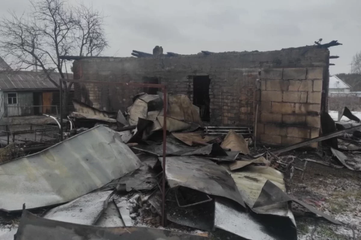 Пострадавшие во время пожара на Алтае мужчина и ребенок идут на поправку