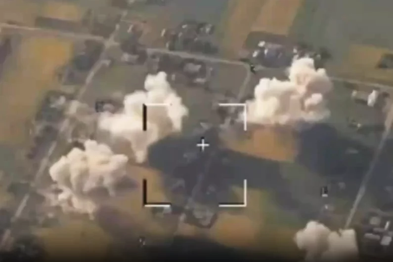 Продвигались пешком по лесопосадкам под ударами БПЛА и минометов. Первый блиндаж был пустой – боевики ушли заранее.