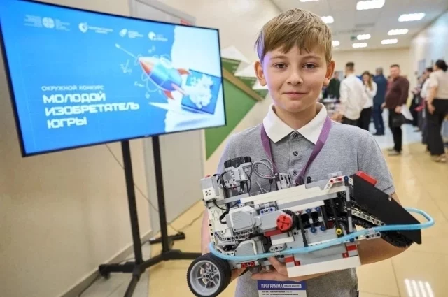 Рома Карминский изобрёл робота – сборщика  нефтепродук тов с поверхности воды.   