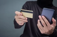 Девушку обманули аферисты