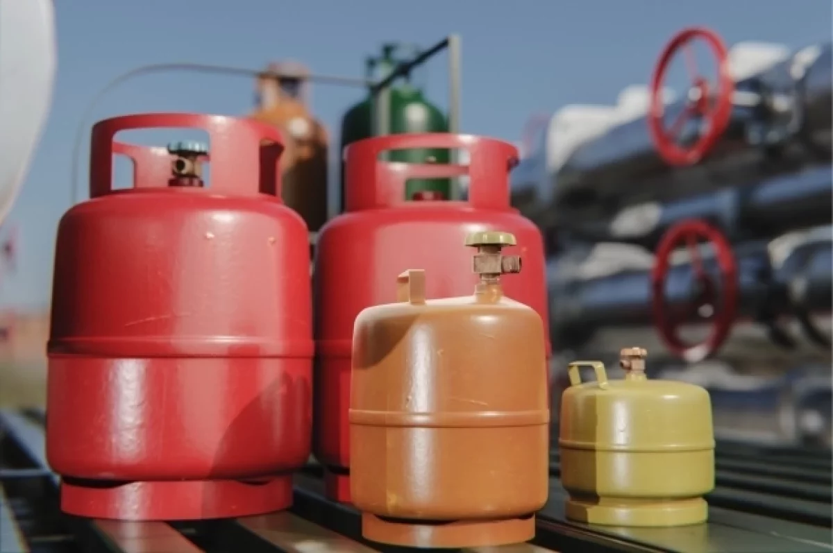 40 газовых баллонов эвакуировали специалисты во время ЧП в Сургуте