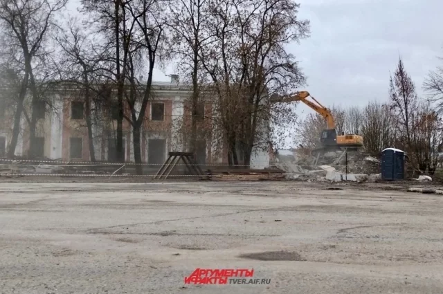 19 ноября в Твери начали разбирать здание речного вокзала.