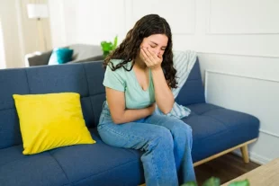 Тошнота и диарея. 10 эффективных лекарств и первая помощь при отравлении