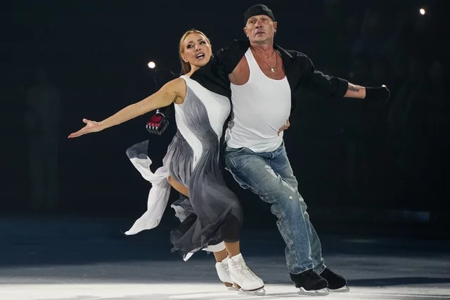 Татьяна Навка и Роман Костомаров выступают на творческом вечере «Больше чем шоу».