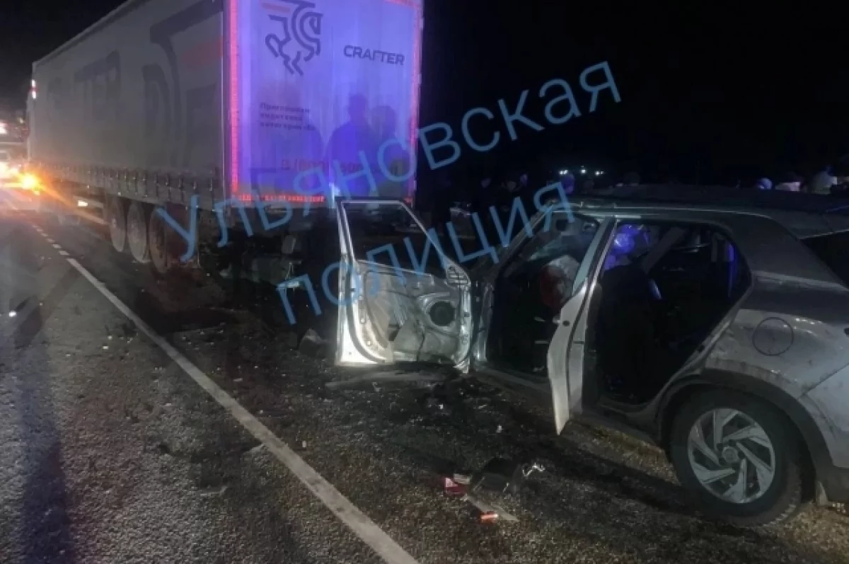 В Николаевском районе легковушка влетела в фуру: три человека погибли