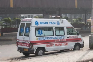 В Индии паломникам посоветовали зажимать нос при купании из-за амебы