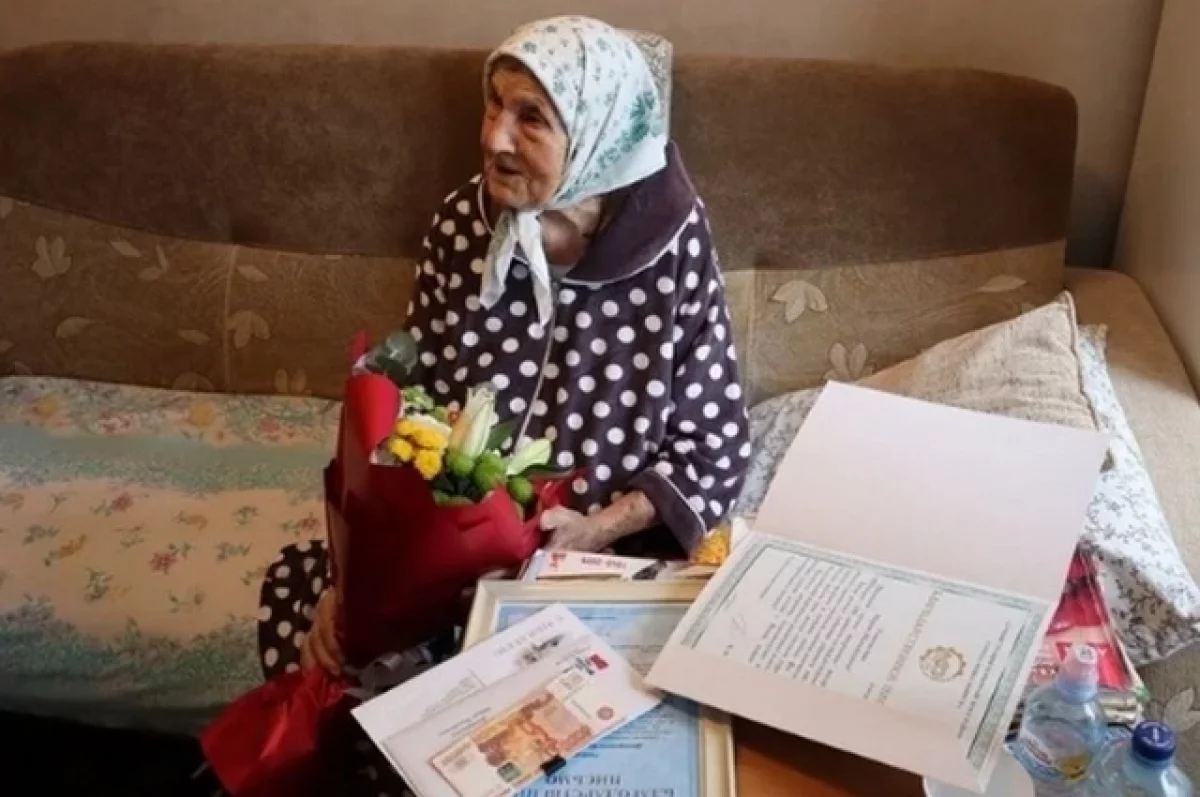 В Новосибирске ветеран труда отметила вековой юбилей