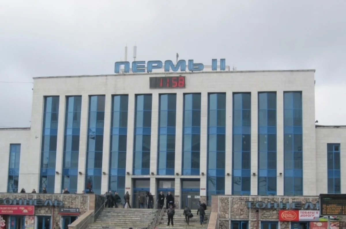 Из-за загоревшегося поезда отменили электричку из Перми до Екатеринбурга