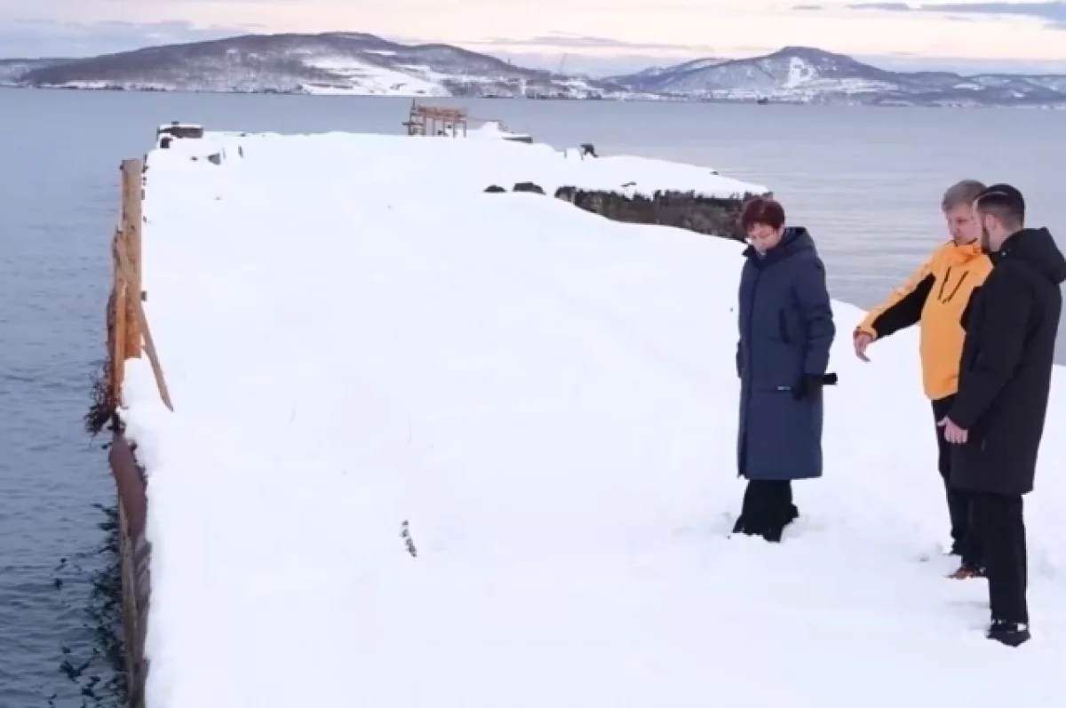 В Вилючинске из-за обрушения закрыли гражданский пирс