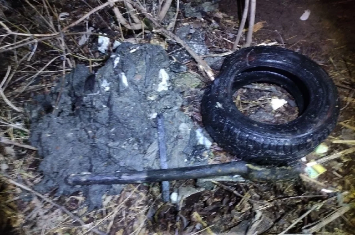 В Перми подвалы жилых домов затопило из-за застрявшей в канализации шины