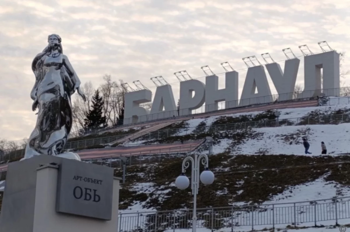 На набережной в Барнауле установили скульптуру Оби