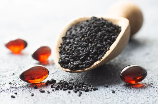 Ежедневное употребление 5 г семян чёрного тмина приводит к значительному снижению уровня «плохого» холестерина.