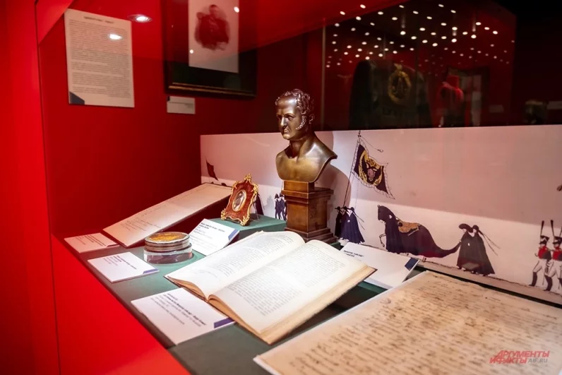 Вход на экспозицию разрешен только с 12 лет.