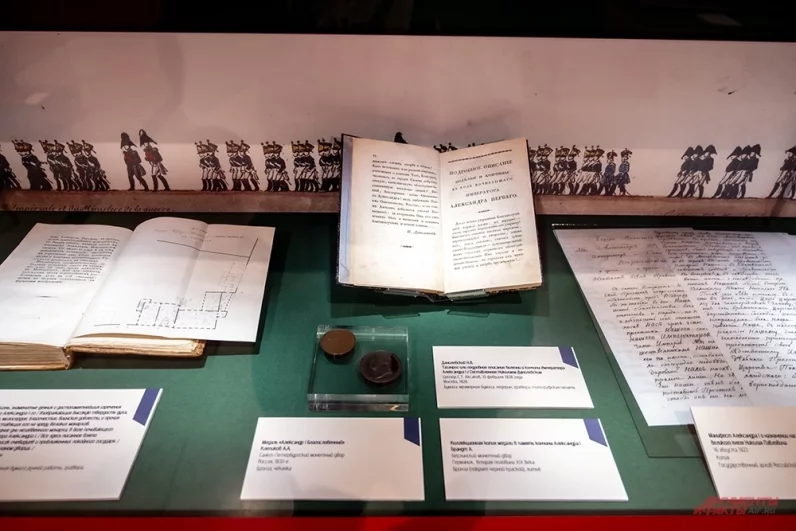 Представлены, как рукописные, так и печатные тексты.