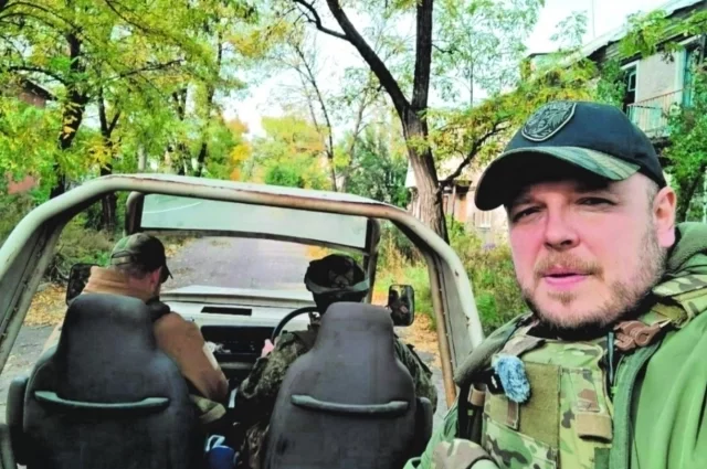 Никита уже два с половиной года освещает службу наших бойцов на СВО и жизнь на Донбассе. 