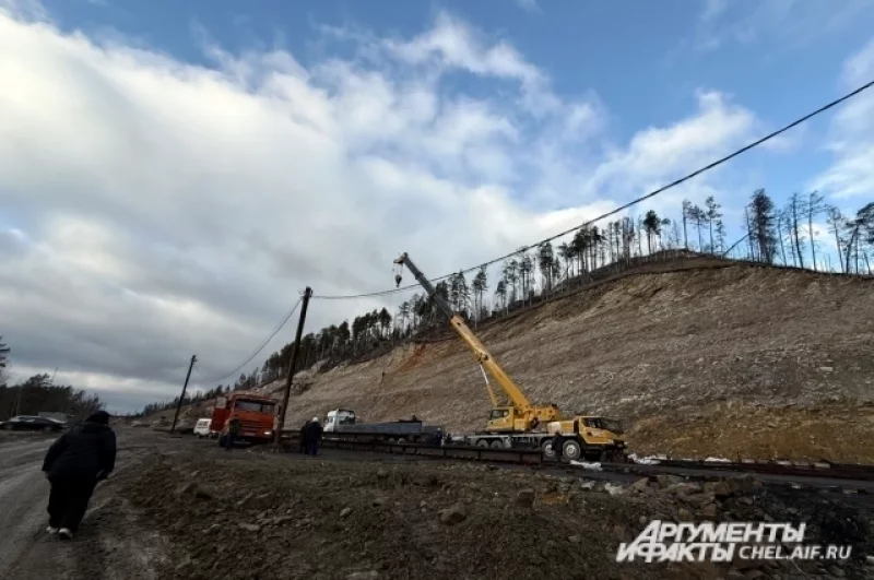 Ещё два года назад здесь были горы и непроходимые леса. Сегодня тут размернулась одна из самых масштабных дорожных строек страны. 