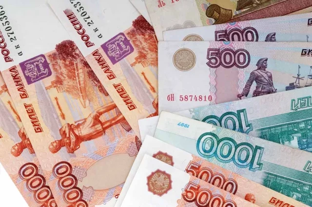 Центральный банк установил на сегодня курс доллара на уровне 80,73 рубля, что на 21 копейку ниже вчерашнего значения. Евро подешевел существенно — до 92,6 рубля (-1,18 рубля), китайский юань снизился до 11,28 рубля (-6 копеек).