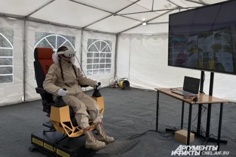 Управлять дорожной техникой можно в удалённом формате — дистанционно. Современный технологичный формат понятен даже ребёнку, что делает профессию дорожника привлекательнее для молодёжи.