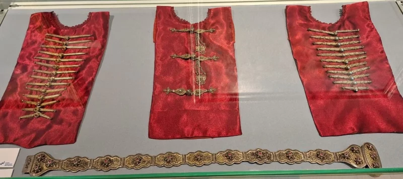 Женские нагрудные украшения и пояс,  XIX - начала XX вв. Серебро