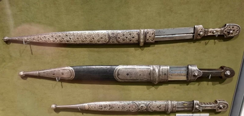Парадные серебряные кинжалы XIX - начала XX вв. 