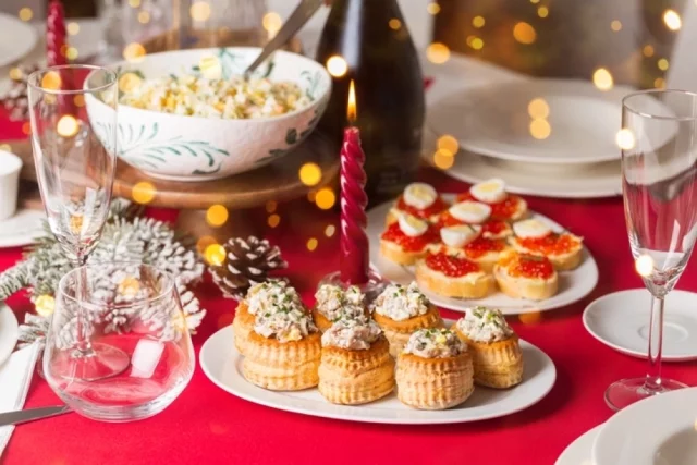 Каждое блюдо — это маленькая история о семейном уюте, о смехе за столом, о детском восторге и уютных зимних вечерах.