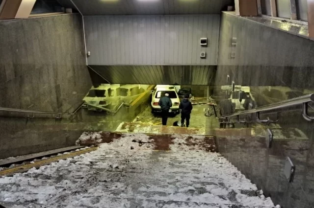 Водитель смог самостоятельно выбраться из автомобиля