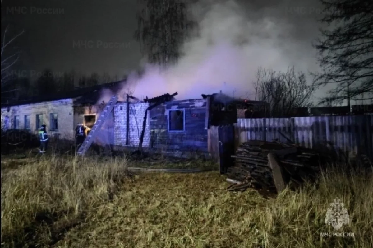 На ночном пожаре в Фокинском районе Брянска погиб мужчина