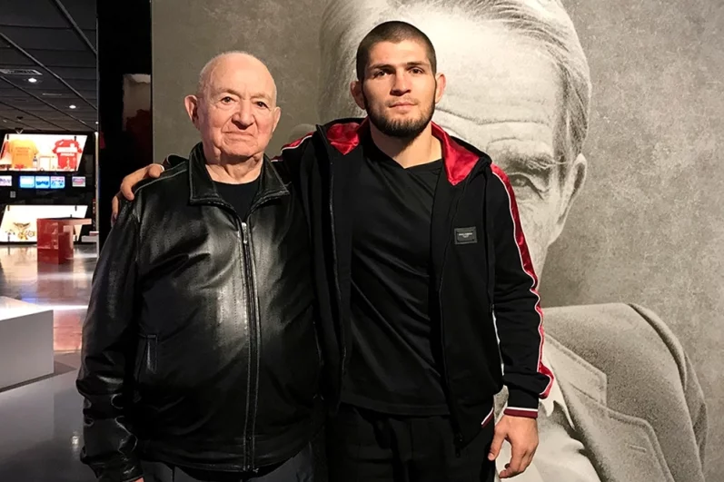 2018 год. Российская футбольная премьер-лига. На фото Никита Симонян и Хабиб Нурмагомедов.