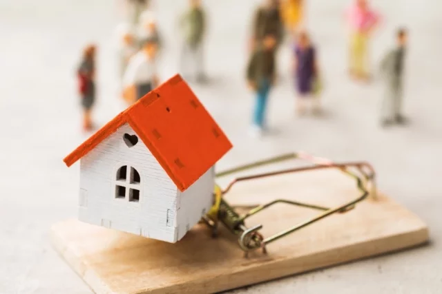 Мошенничество при сделках с недвижимостью приобрело в стране по-настоящему массовый характер.