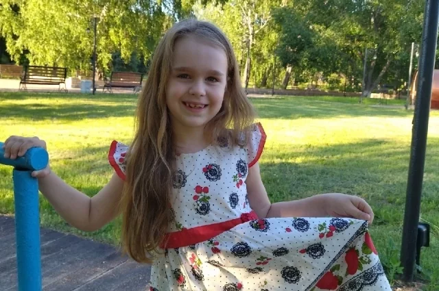 10-летняя Арина научилась жить с «непослушными ногами» и теперь поддерживает других детей с тяжелыми заболеваниями. 