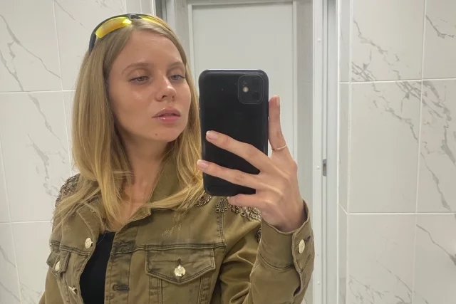 Дарья Лучкина взяла с собой 10-летнего сына и ушла «на корпоратив». Вскоре выяснилось, что она в тайне от родных купила билеты в Стамбул и улетела.