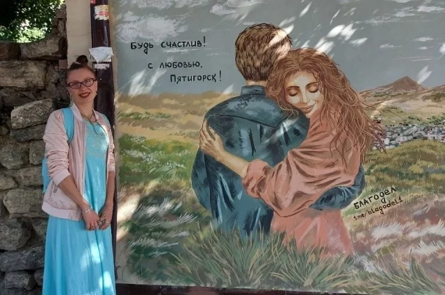 Произведения Юлии можно назвать большими открытками с тёплыми пожеланиями.