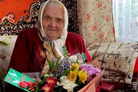 Нина Фёдоровна не выходит на улицу из-за больных ног.