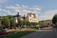 Предприниматели вложились и превратили руины в процветающие санатории.