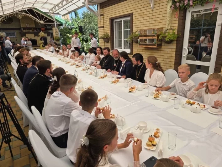 Все, кто был лично знаком с Надеждой Алексеевной, говорили, что в доме семьи Осяк всегда царили уют, тепло и хорошее настроение.