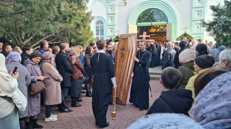 Присутствующие вспоминали, какой доброй, светлой и всегда готовой прийти на помощь была Надежда Осяк.